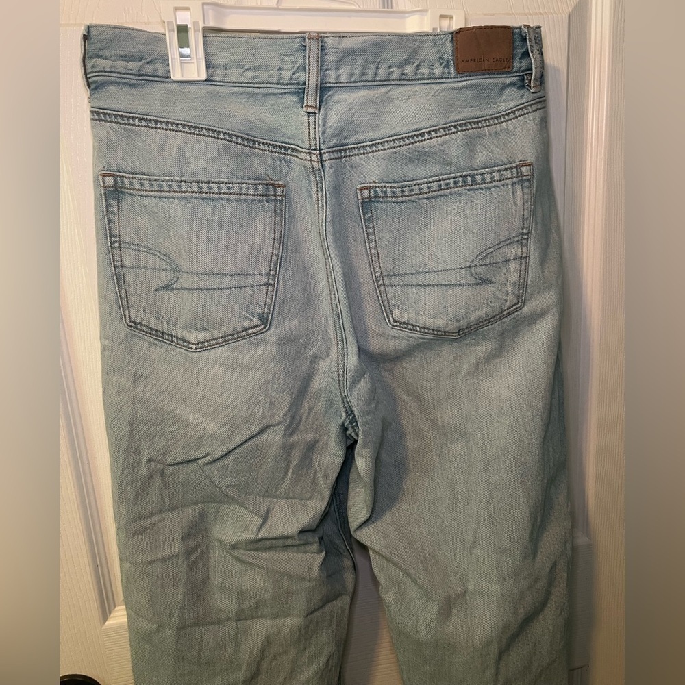 American Eagle Relaxed Mom Jeans Light Wash Size 8 Women’s - Picture 4 of 7